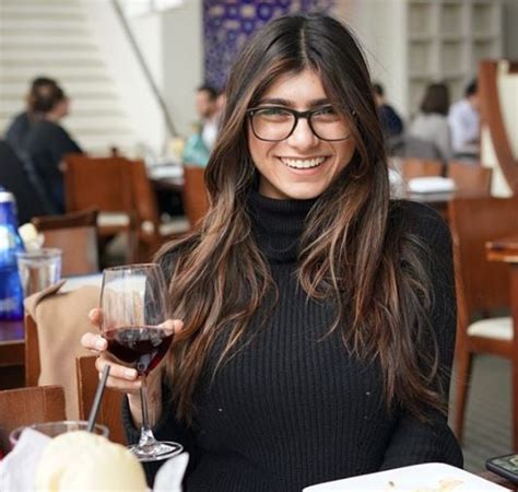 mia kalhifa|Mia Khalifa Wiki, Height, Weight, Age, Husband,。